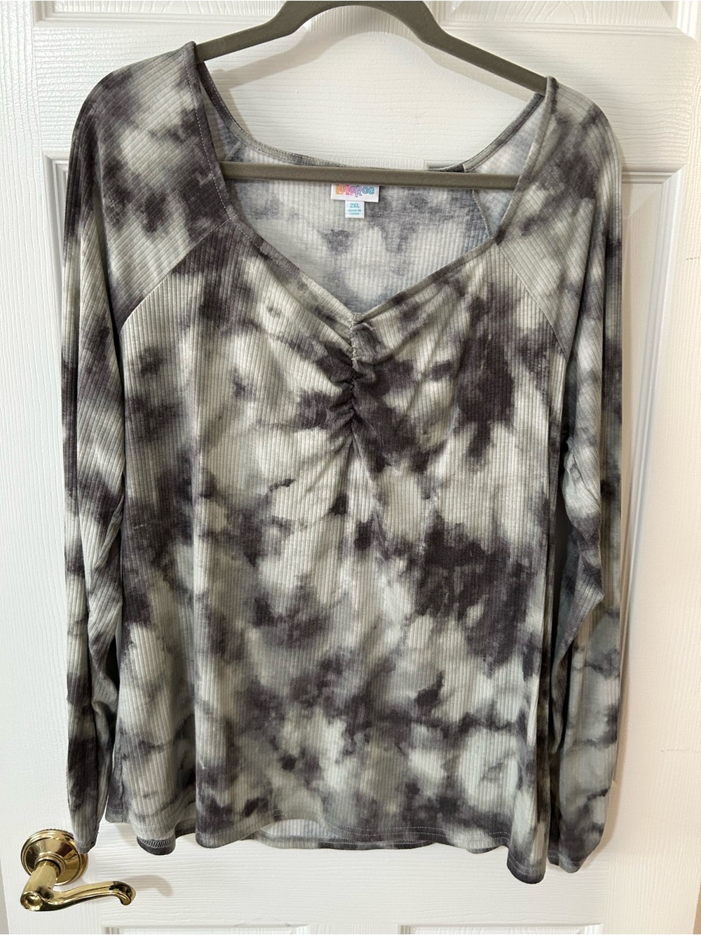 LuLaRoe 2X Tie-Dye Ruched V-Neck Long Sleeve Top - Gray/White